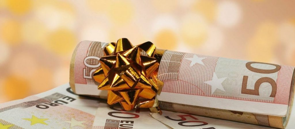 Δώρο Χριστουγέννων: Πότε καταβάλλεται – Τι ισχύει για όσους είναι σε αναστολή