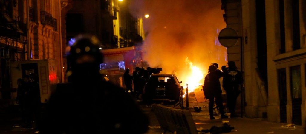 Θεσ/νίκη: Σοβαρά επεισόδια στο κέντρο της πόλης – Οι κάτοικοι αντιδρούν στο lockdown (upd 2)