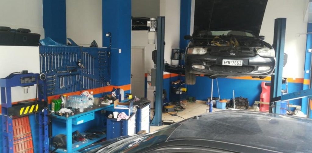 Ανοιχτά τα συνεργεία και τα βενζινάδικα παρά το lockdown