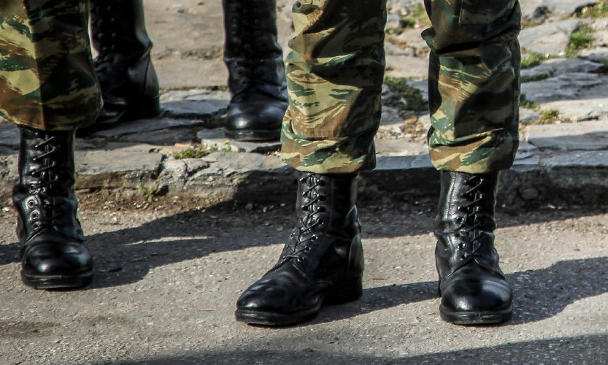 Σε «αναμμένα κάρβουνα» χιλιάδες οπλίτες που κατατάσσονται από Δευτέρα σε Στρατό και Πολεμική Αεροπορία