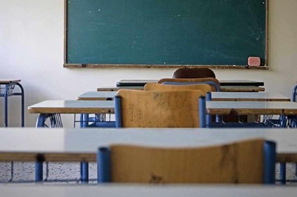 Τηλεκπαίδευση στα σχολεία: Με πλήρες ωράριο και κανονικά η συνέχιση της ύλης