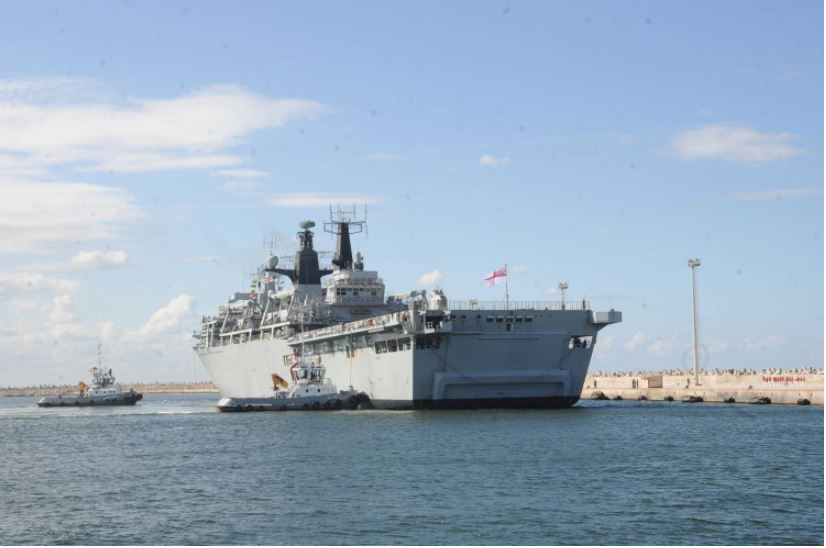 Κοινή άσκηση του βρετανικού Albion με τα αιγυπτιακά ελικοπτεροφόρα