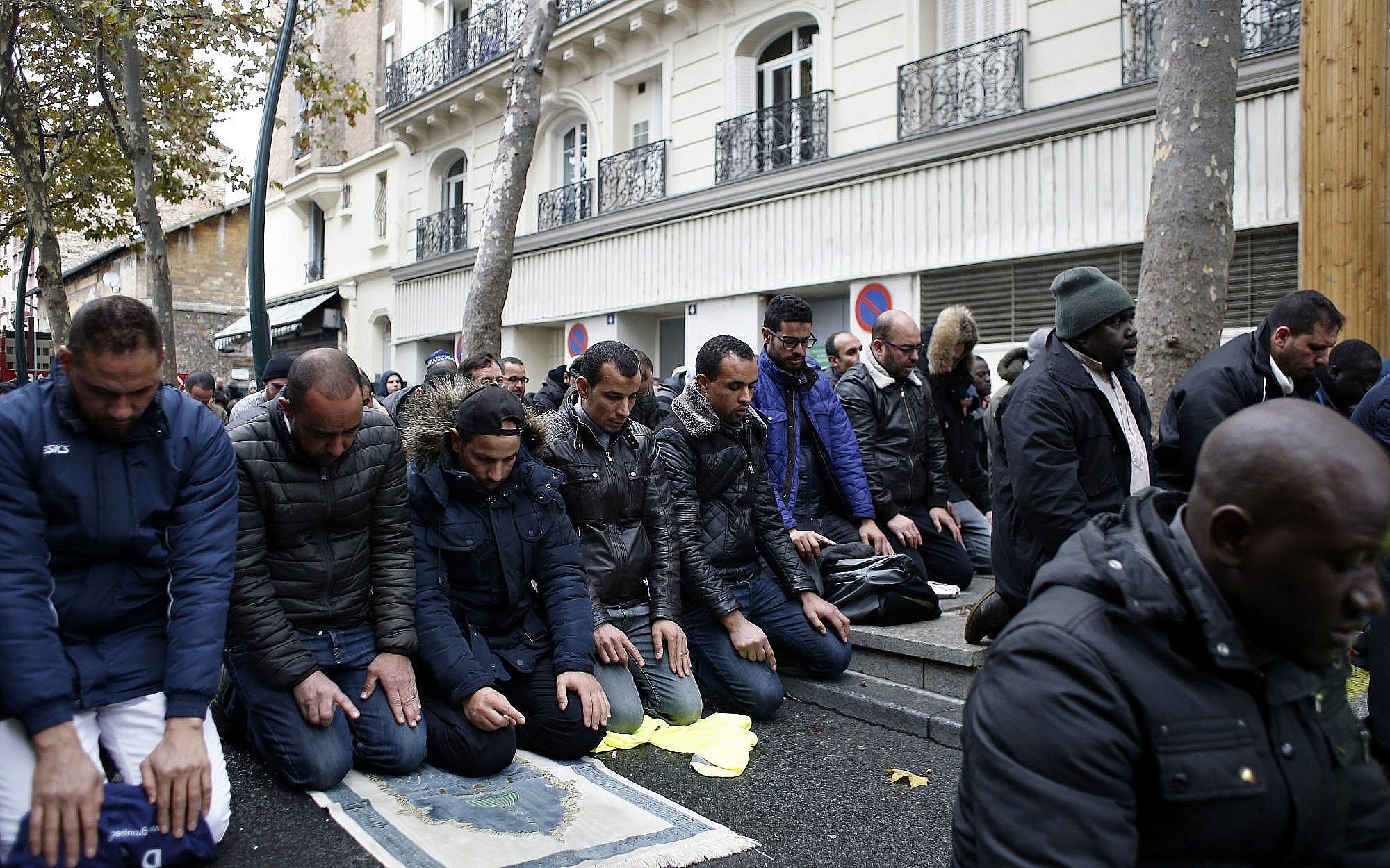 Έρευνα-σοκ στη Γαλλία: Το 57% των νέων μουσουλμάνων βάζουν τη Σαρία πάνω από τους νόμους του κράτους