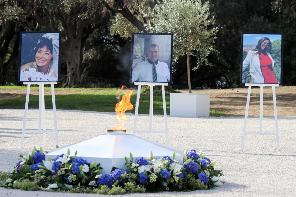 Φόρος τιμής στα θύματα του φανατικού ισλαμιστή στην επίθεση της Νίκαιας