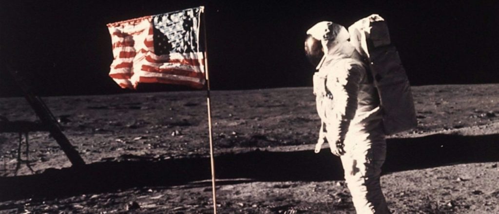 Νιλ Άρμστρονγκ: Πωλείται σπάνια φωτογραφία του στην επιφάνεια της Σελήνης