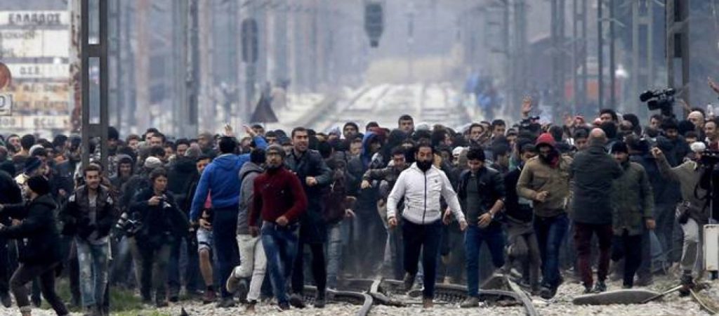 Όταν έμπαιναν κατά χιλιάδες στην Ελλάδα δεν τους απασχολούσε: Τώρα ψάχνουν εξτρεμιστές μουσουλμάνους σε twitter και FB