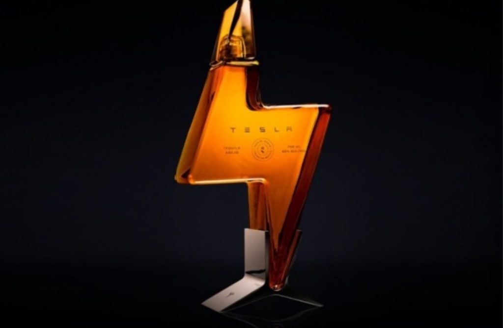 Teslaquila: Μετά τα αυτοκίνητα και τους πυραύλους τώρα ο Έλον Μασκ φτιάχνει και τεκίλα (φωτό)