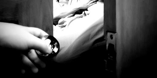 Το «καμπανάκι» που σας προειδοποιεί ότι ο σύντροφός σας θα σας απατήσει σύντομα