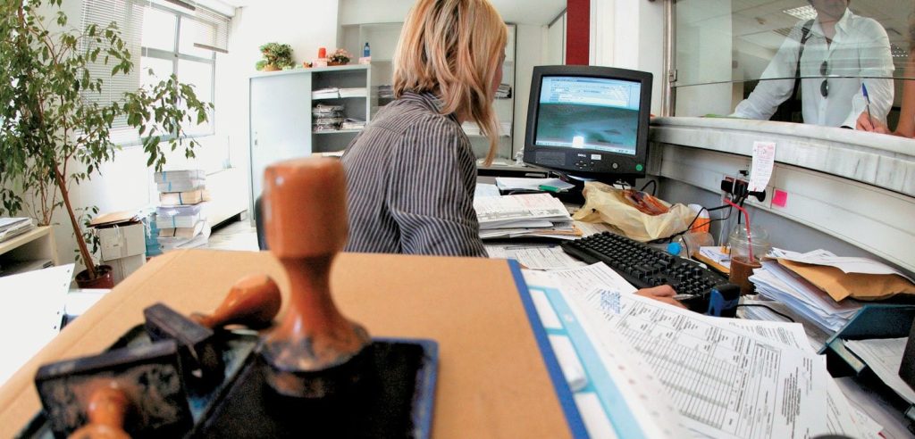 Lockdown: Πώς θα λειτουργούν οι δημόσιες υπηρεσίες