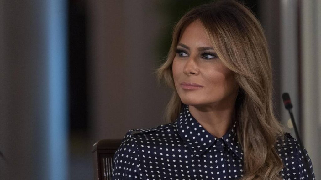 Αμερικανικές εκλογές: Σιωπηλή και χωρίς κανένα σχόλιο η Μελάνια Τραμπ