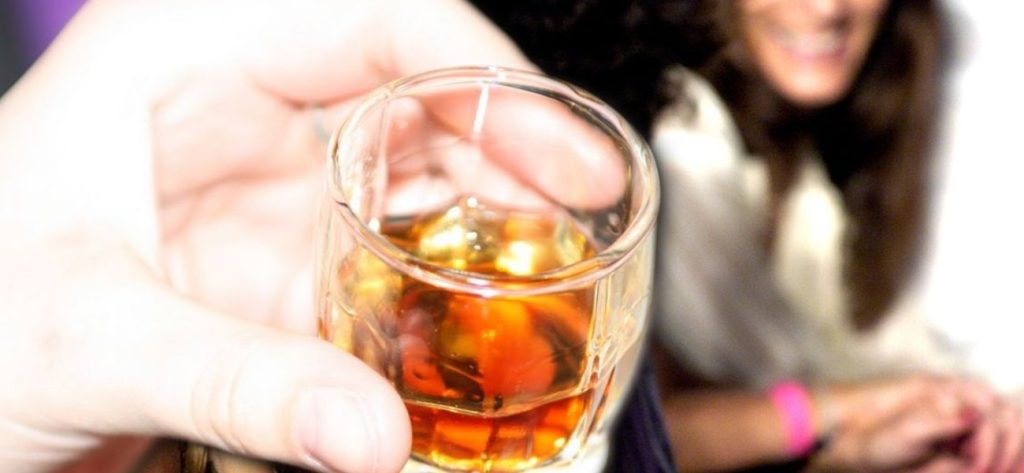 Ο εγκλεισμός οδηγεί στην κατανάλωση αλκοόλ – Αυξάνεται ο αριθμός εξαρτημένων στην Γερμανία