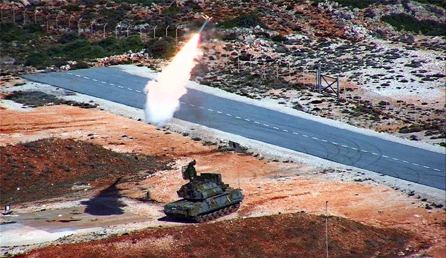Δείτε βολές αντιαεροπορικών συστημάτων από άσκηση στο Πεδίο Βολής Κρήτης (βίντεο-φωτο)