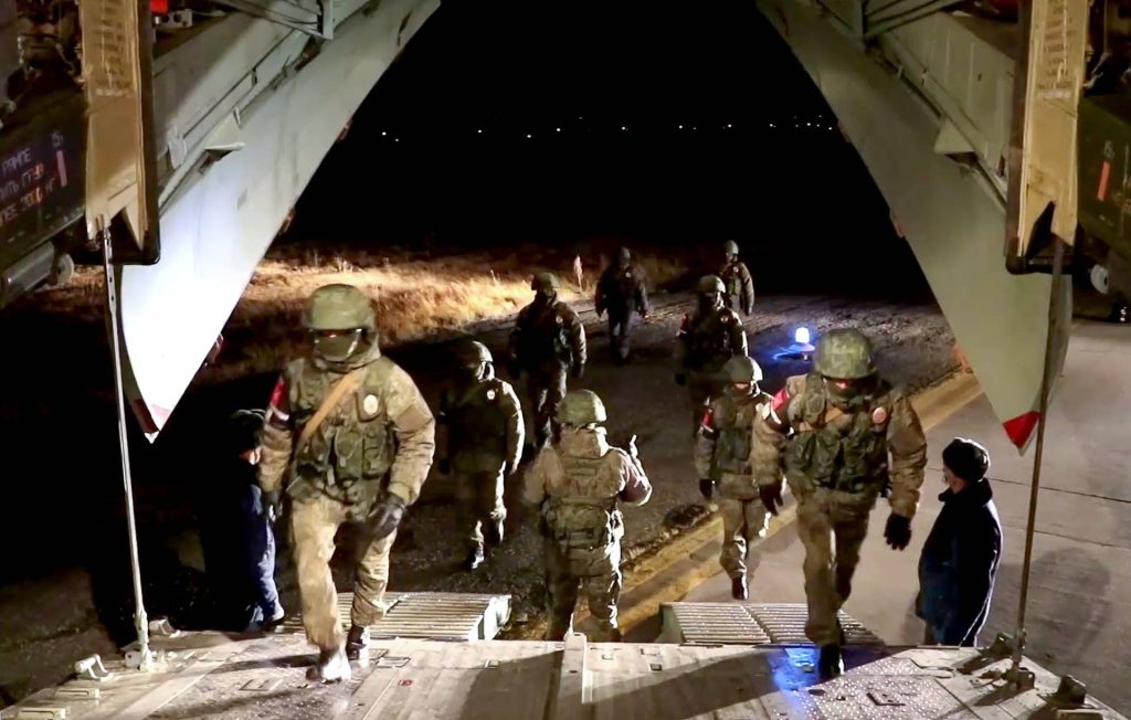 Αναχώρησαν 15 αεροσκάφη με Ρώσους ειρηνευτές για το Ναγκόρνο-Καραμπάχ