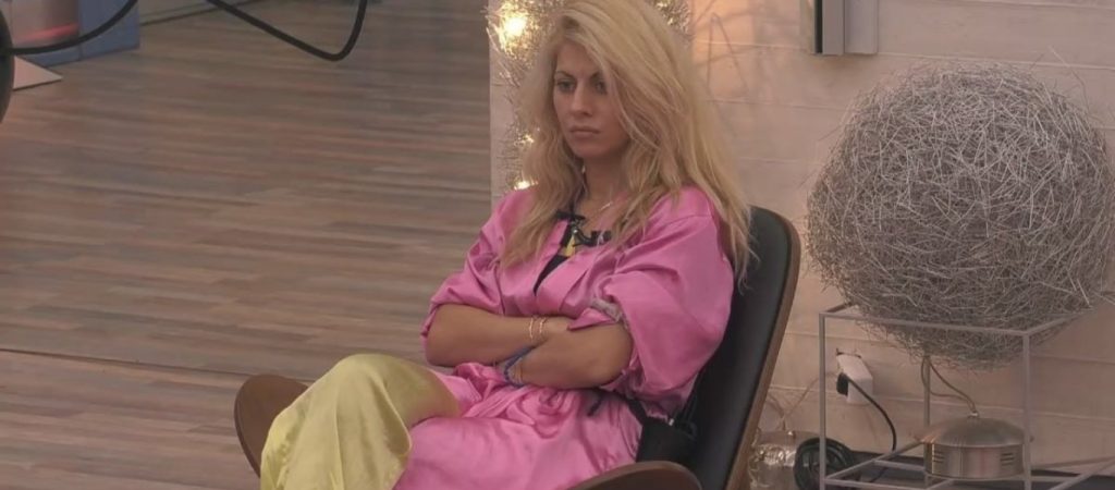 Big Brother: Νέα ποινή για την Άννα Μαρία – Τσακώθηκε ακόμη και με τον «Μεγάλο Αδερφό» (βίντεο)