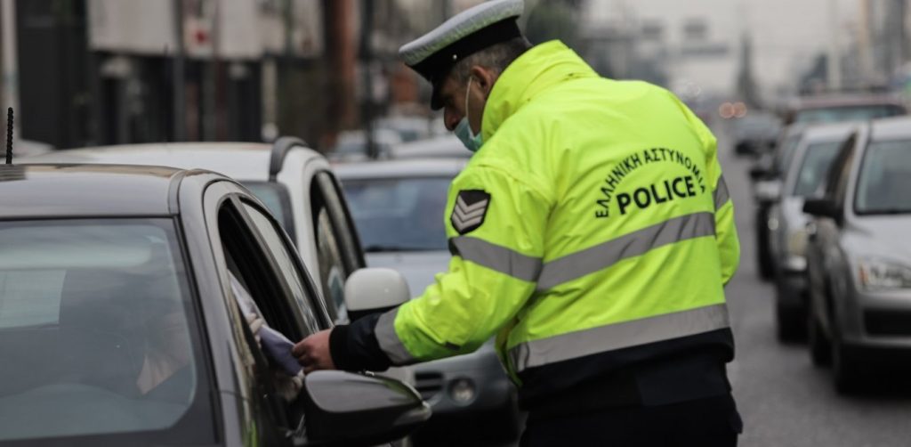 13033: Μποτιλιάρισμα έχει δημιουργήσει η ΕΛ.ΑΣ λόγω των ελέγχων κυκλοφορίας