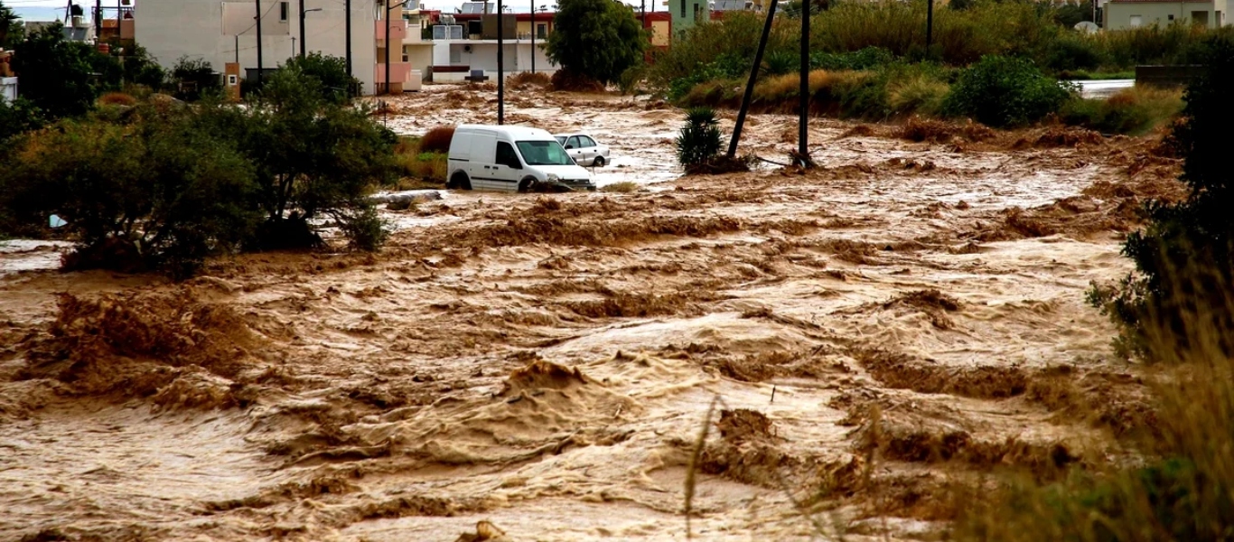 Ανυπολόγιστες καταστροφές στην Κρήτη – «Μέσα σε μία μέρα έβρεξε όσο σε ένα χρόνο» (βίντεο)