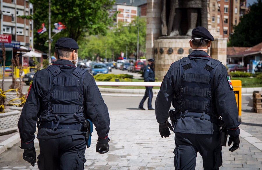 Η σερβική αστυνομία έτοιμη να «μπει» στο Κόσοβο: «Οι Αλβανοί συγκεντρώνουν θωρακισμένα στην Μιτρόβιτσα»