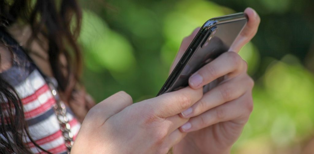 Τα «αλλάζουν» για τα sms στο 13033 μετά το σάλο: «Δεν υπάρχει θέμα ”κόφτη”»