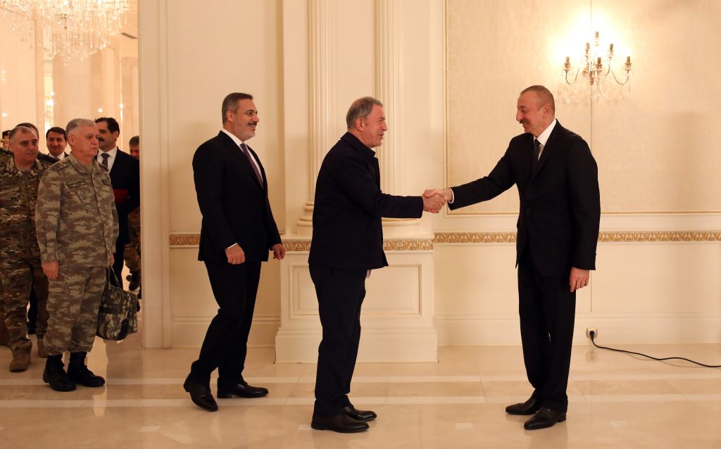 Σε πανηγυρικό κλίμα η συνάντηση Χ.Ακάρ-Ι.Αλίεφ μετά τη νίκη των Αζέρων στο Ναγκόρνο-Καραμπάχ (φώτο)