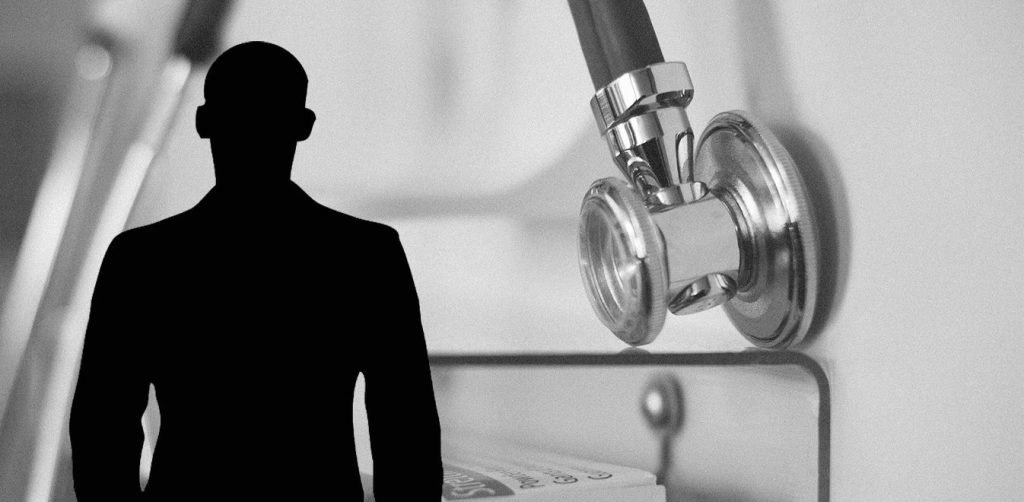 Υπόθεση «μαϊμού» γιατρού: Οι Αρχές βρήκαν στοιχεία για 12 ασθενείς που οδηγήθηκαν στο θάνατο