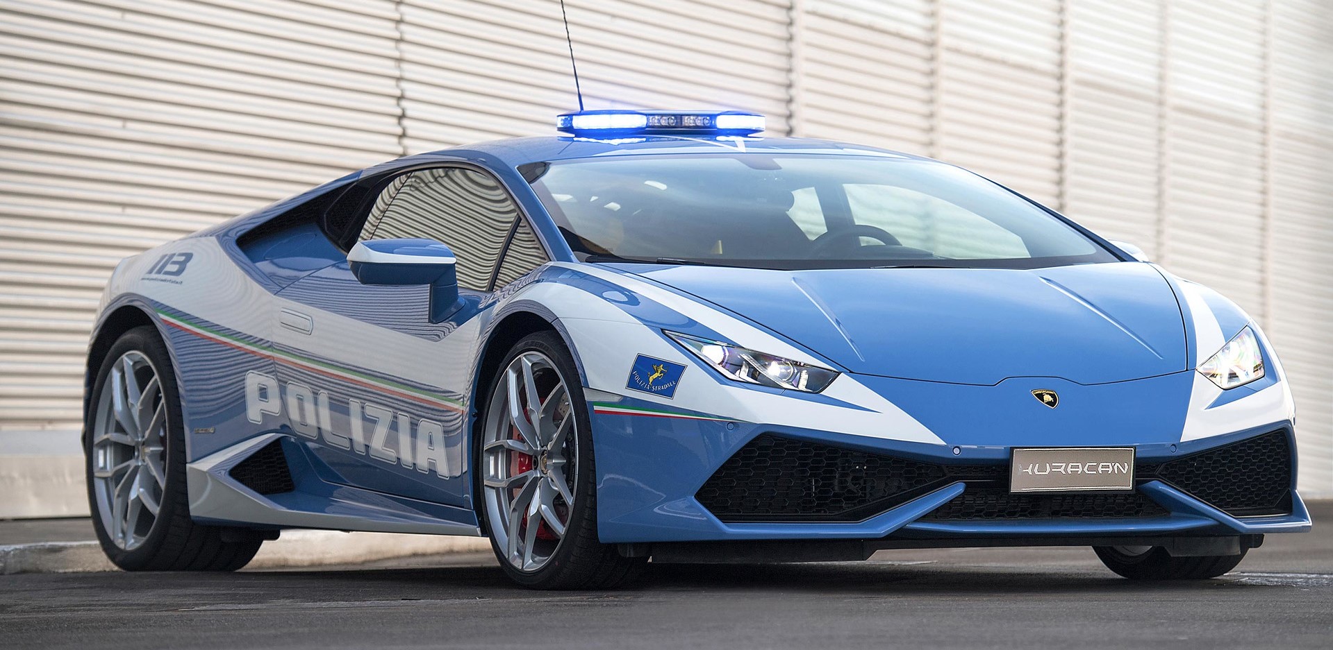 Ιταλία: Περιπολικό – Lamborghini πιάνει 230 χλμ. μεταφέροντας νεφρό για μεταμόσχευση (βίντεο)
