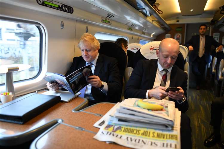 Τριγμοί σε κυβερνήσεις λόγω lockdown – «Παραίτησαν» τον διευθυντή Επικοινωνίας του Μπόρις Τζόνσον