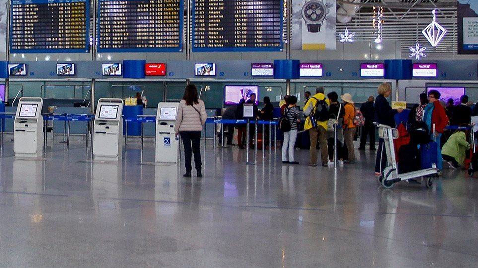 Η Βρετανία αφαίρεσε την ηπειρωτική Ελλάδα από τις «ασφαλείς χώρες»