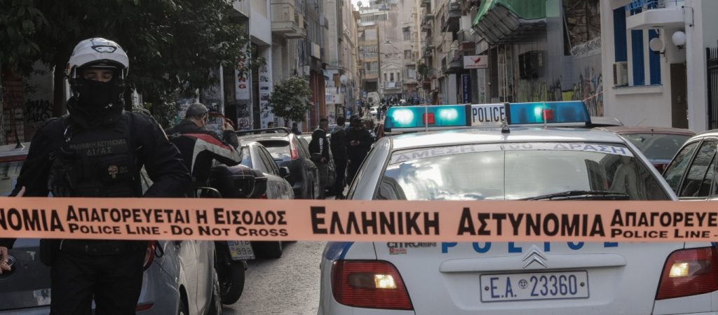 Προφυλακιστέοι η 15χρονη και ο 17χρονος για την δολοφονία στην Αγία Βαρβάρα: «Τους έβλεπα που σκότωναν την μητέρα μου»