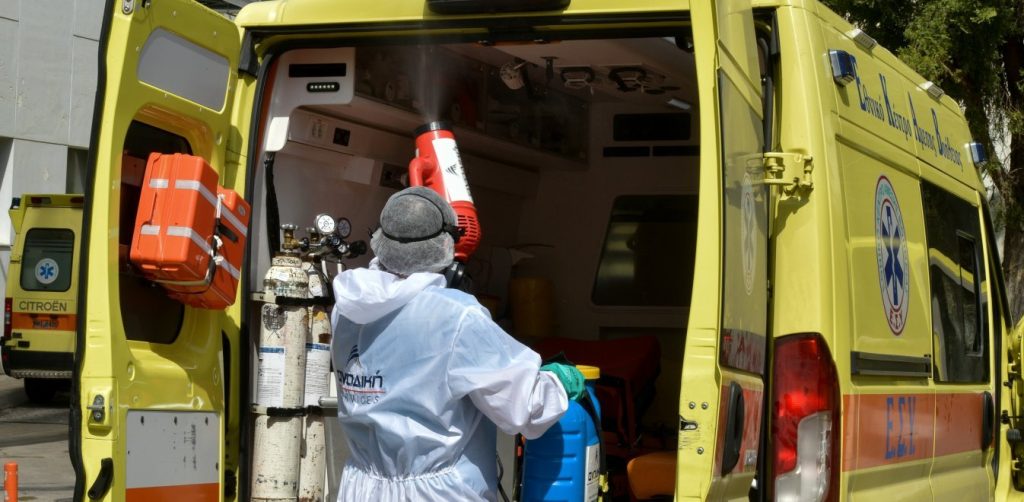 Λακωνία: Γυναίκα τραυματίστηκε σε τροχαίο – Έκοψαν την πόρτα του αυτοκινήτου για να τη βγάλουν