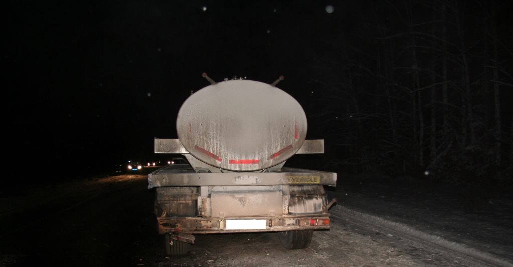 Μόσχα: Μπετονιέρα έσπασε γέφυρα και έπεσε πάνω σε αμάξι – Tο «έλιωσε» (βίντεο)