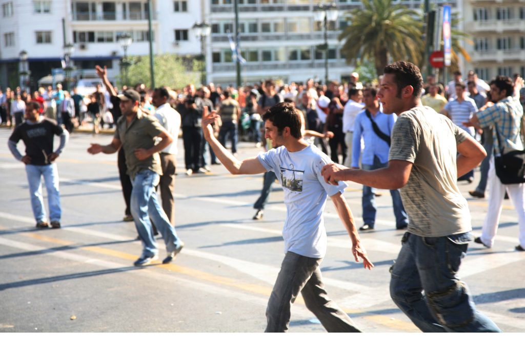 «Ωρολογιακή βόμβα»  οι χιλιάδες «εξαφανισμένοι» παράνομοι μετανάστες   στην χώρα  – Φόβοι για τζιχαντιστές!