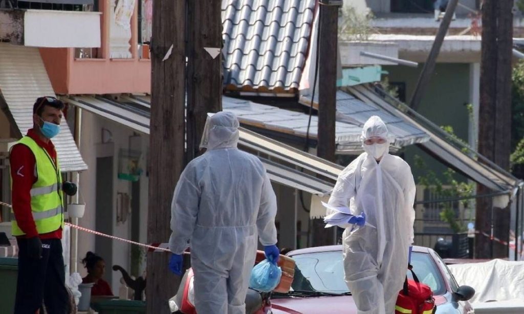Λάρισα: Εκατοντάδες αυτοκίνητα στη ουρά για ένα τεστ κορωνοϊού (βίντεο)