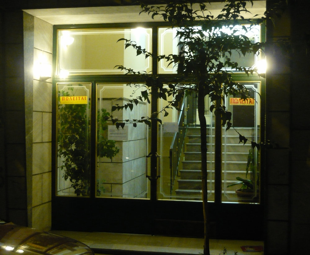 Viral έγινε το σημείωμα που άφησε μια φοιτήτρια στους ένοικους της πολυκατοικίας της – Δείτε τι ζήτησε (φωτο)