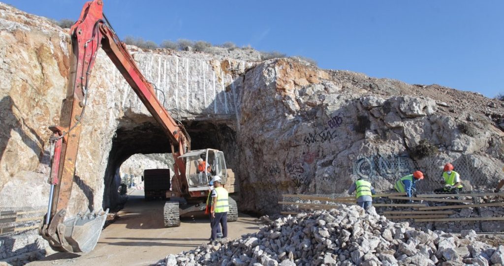 Παραδίδεται αύριο στην κυκλοφορία η σήραγγα Καραμανλή με κατεύθυνση προς Σούνιο