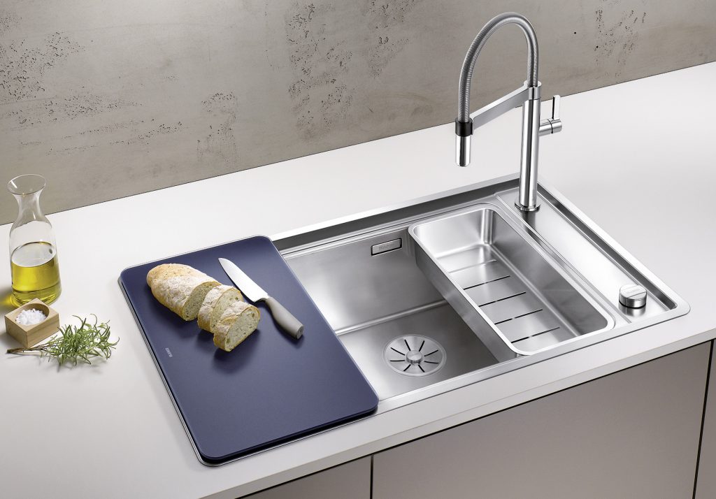 Θα σας «λύσει» τα χέρια: To εύκολο κόλπο για να βγάλετε τους  λεκέδες από τις πλαστικές επιφάνειες κοπής