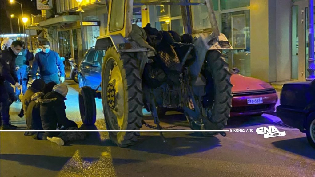 Οι Έλληνες μέσα και οι Αφγανοί «οικονομικοί πρόσφυγες» κάνουν βόλτα με κλεμμένο τρακτέρ στο κέντρο της Καβάλας! (βίντεο)