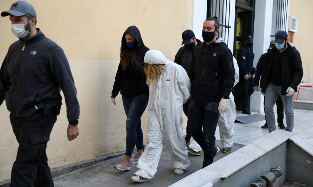 Αγία Βαρβάρα – Μετανιωμένη η 15χρονη: «Την άκουγα από το διπλανό δωμάτιο να ουρλιάζει – Ο 16χρονος τη σκότωσε»