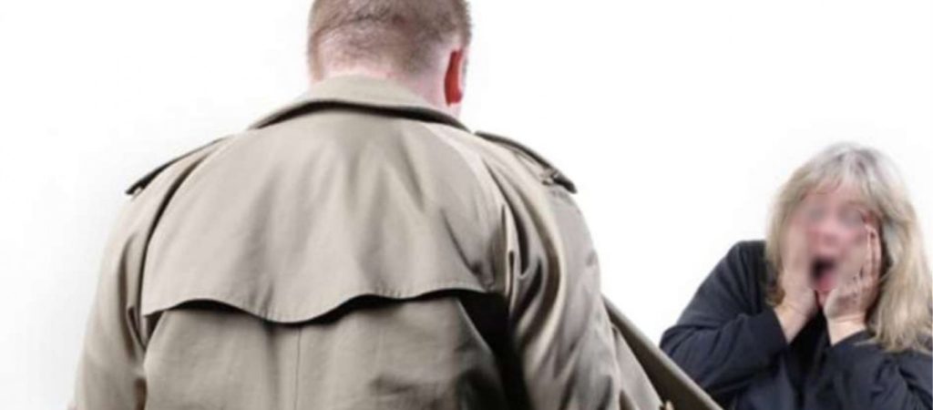 Αλλοδαπός επιδειξίας παρενόχλησε 2 γυναίκες στα Φιλιάτρα: Γδύθηκε κι άρχισε να τις βρίζει