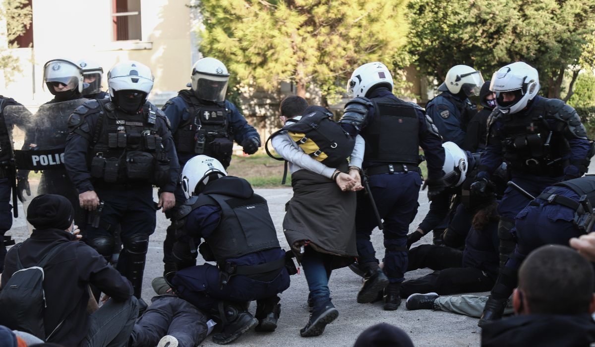 Αφέθηκαν ελεύθεροι οι 91 συλληφθέντες σε Πολυτεχνείο και Πολυτεχνειούπολη