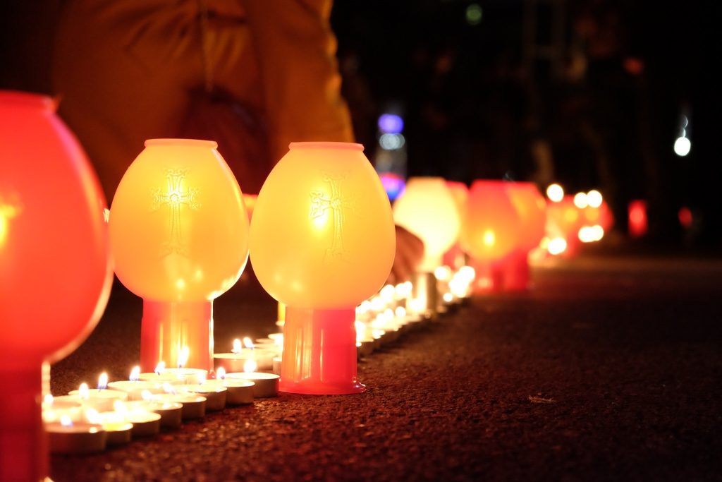 Αρμενία: Άναψαν κεριά στην κεντρική πλατεία του Γερεβάν προς τιμήν των πεσόντων του πολέμου στο Ναγκόρνο-Καραμπάχ (φώτο)