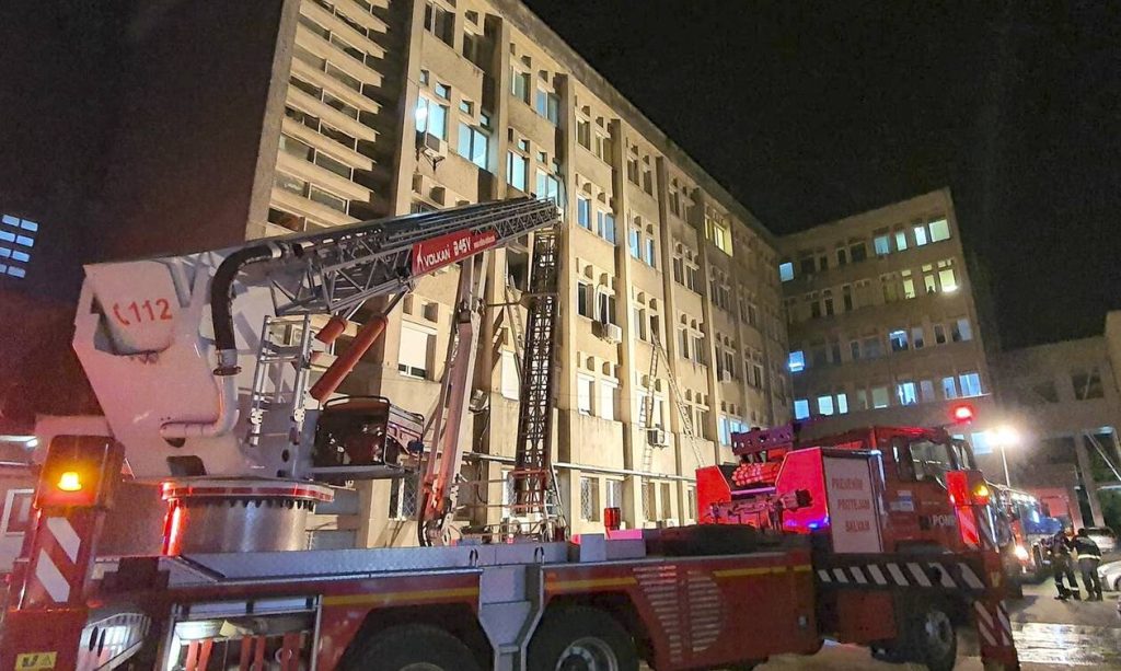 Φωτιά σε ΜΕΘ νοσοκομείου στη Ρουμανία – Κάηκαν ζωντανοί 10 ασθενείς (βίντεο)