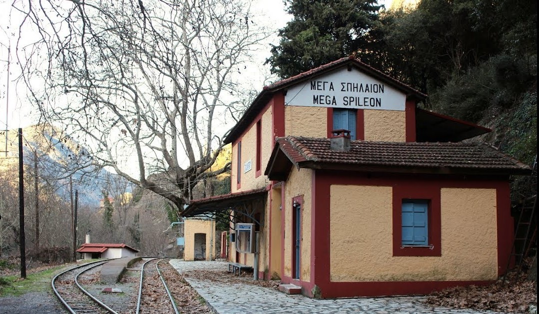 Ζαχλωρού: Το μικροσκοπικό χωριό της Πελοποννήσου στην «αγκαλιά» ενός φαραγγιού (φωτό)