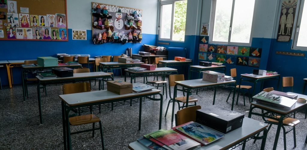 Διευκρινήσεις για τη τηλε-λειτουργία δημοτικών και νηπιαγωγείων από αύριο