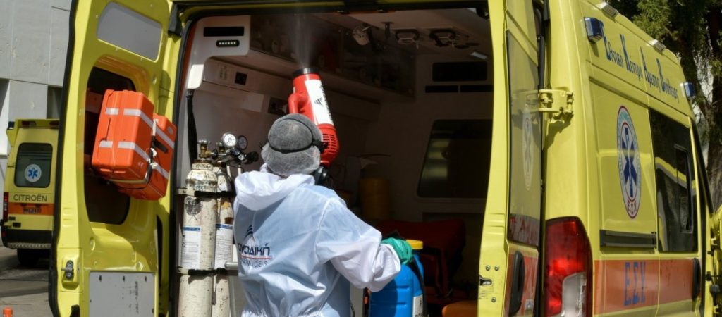 Αμαλιάδα: Αυτοκίνητο εκτός ελέγχου παρέσυρε και τραυμάτισε μητέρα και κόρη