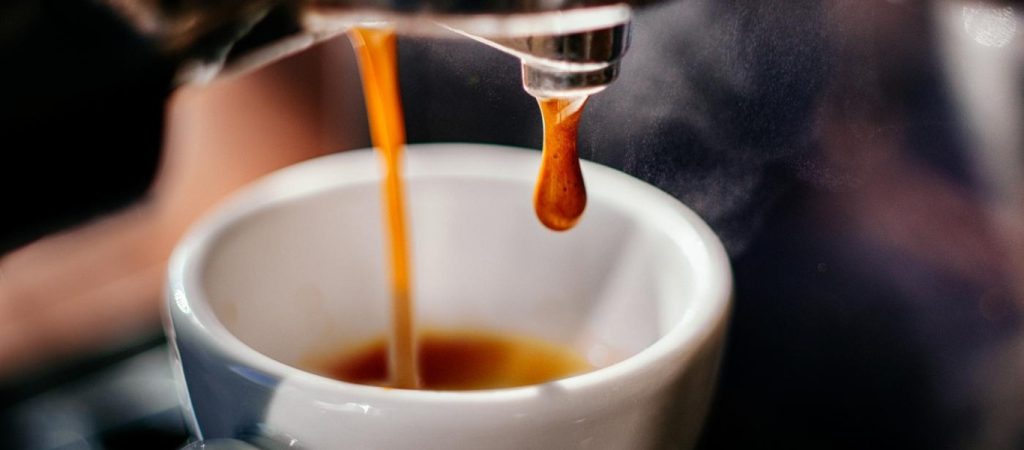Αυτός είναι ο λόγος που δεν πρέπει να πίνεις καφέ πριν τις 9:30 το πρωί