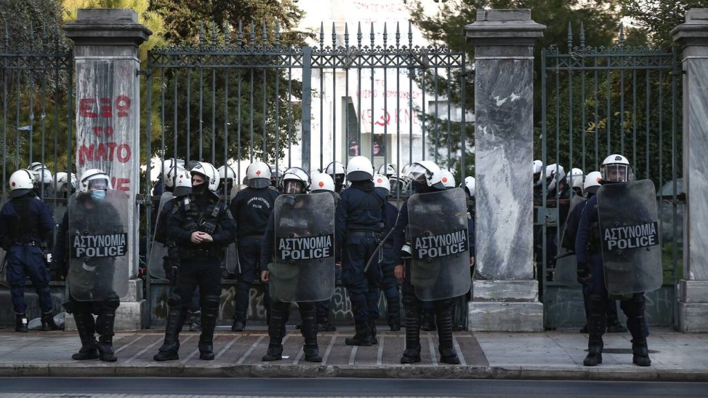 Κοινό κείμενο ΣΥΡΙΖΑ-ΚΚΕ-ΜέΡΑ25: «Να αποσύρει άμεσα η κυβέρνηση την αυταρχική απόφαση για τις συναθροίσεις»