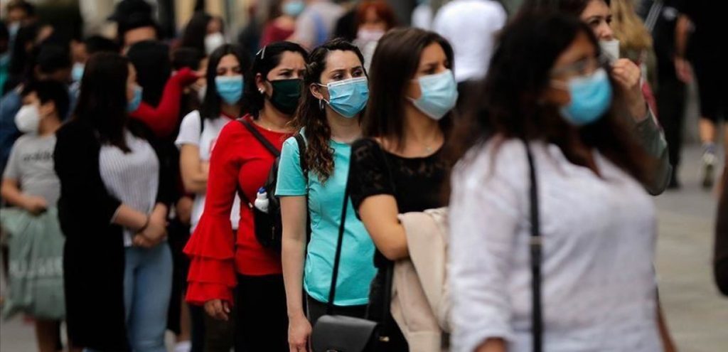 Οι γιατροί στην Ισπανία ζητούν την «άμεση παραίτηση» του επιδημιολόγου της κυβέρνησης