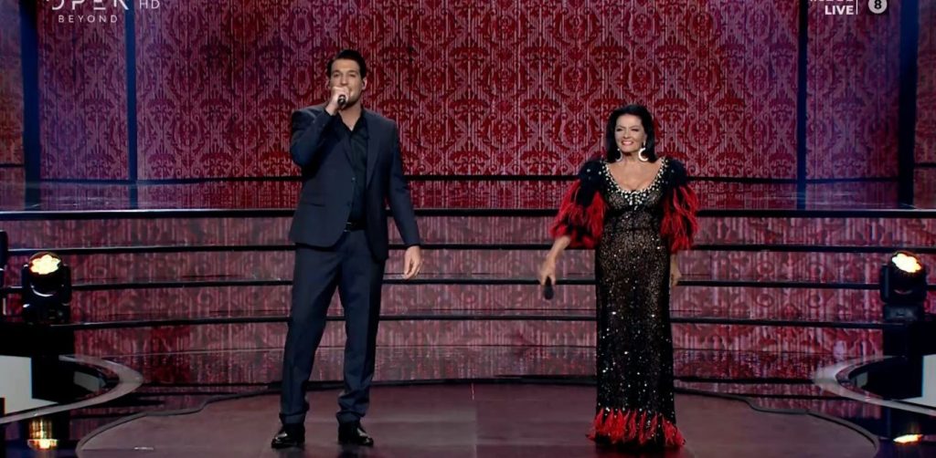 J2US: Ζ.Σαπουντζάκη και Γ.Αθητάκης ξεσήκωσαν το πλατό ερμηνεύοντας το «Άλα άνοιξε κι άλλη μπουκάλα» (βίντεο)