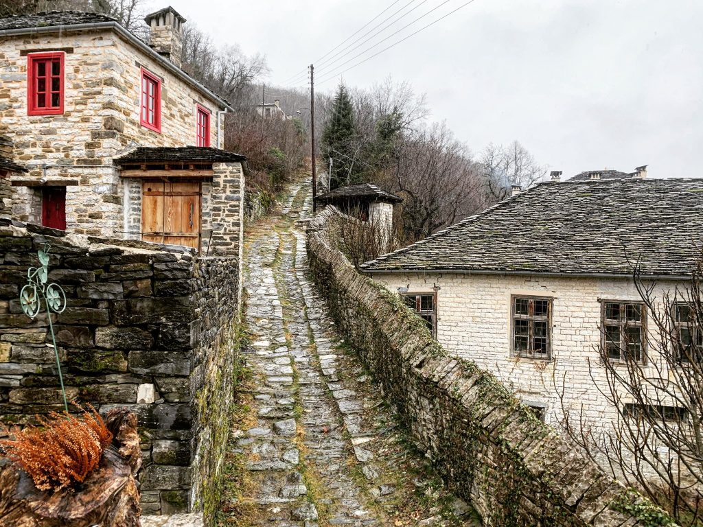 Δίλοφο: Το χωριό με τα ωραιότερα αρχοντικά της Ηπείρου (φωτό)