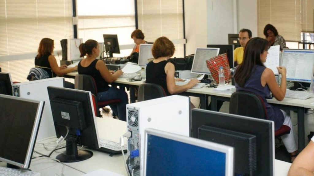 Lockdown: Αλλαγές στην λειτουργία του Δημοσίου από σήμερα – Τι προβλέπει η νέα εγκύκλιος Θεοδωρικάκου